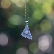 Srebrny wisiorek z ametystem