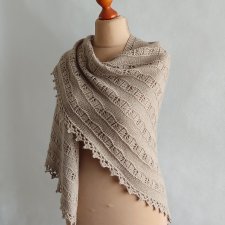 Chusta na drutach, ażur, beż.