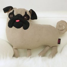 poduszka beżowy mops z tęczowym rogiem / zamówienie dla P. Katarzyny