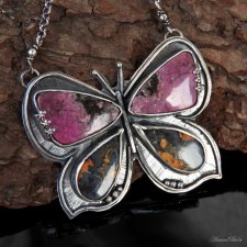 Naszyjnik srebrny Motyl z kalcytem kobaltowym i jaspisem