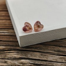 Różane Serduszka – kolczyki z żywicy z zatopionymi kwiatami