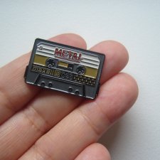METALOWA EMALIOWANA PIN PRZYPINKA KASETA MAGNETOFONOWA