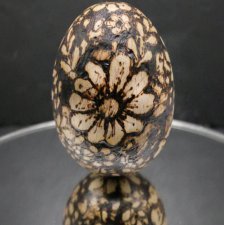 Ręcznie dekorowane drewniane jajko – Kwiaty, pirografia, wypalane w drewnie, upominek na Wielkanoc