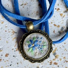 Wiosenny wisiorek niebieskie kwiaty