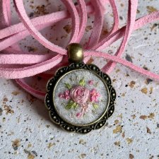 Wiosenny wisiorek różowe kwiaty