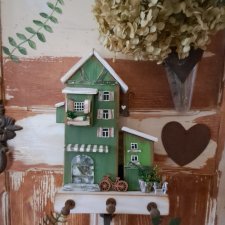 Zielony domek wieszak na klucze i drobiazgi