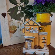Żółty domek wieszak na klucze i drobiazgi