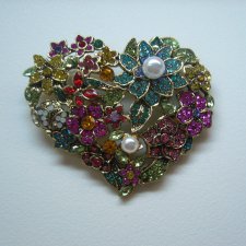 PIĘKNA BROSZKA SERCE