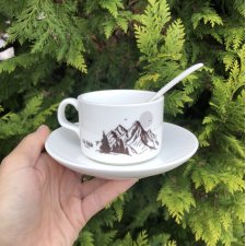 Filiżanka z górami