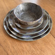 Zestaw Ręcznie Robionych Talerzy Ceramicznych – Naturalna Elegancja