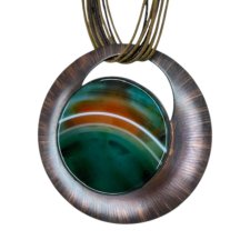 Miedziany wisior z okrągłym agatem c720