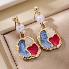 Artystyczne kolczyki geometryczne