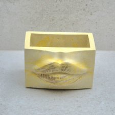 Pojemnik dekoracyjny USTA - żółty marmurowy ze złotym zdobieniem