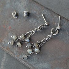 Kolczyki wiszące z labradorytem