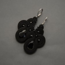 czarne kolczyki sutasz