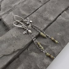 Kolczyki srebrne Bee z zielonym granatem