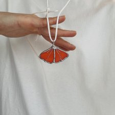 Naszyjnik szklany z z pomarańczową zawieszką "Liść miłorzębu" Witraż