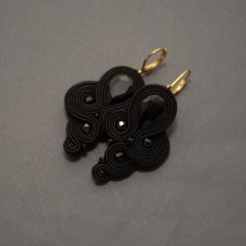 czarne klipsy sutasz