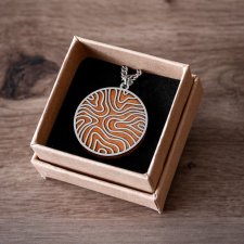 Naszyjnik z organicznym wzorem wykonany ze stali i drewna