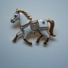 EMALIOWANA BROSZKA KOŃ