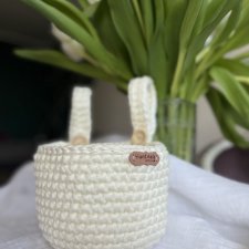 Ręcznie pleciony organizer do łóżeczka – bawełniany koszyczek Boho