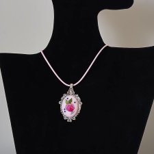 Ręcznie haftowany wisior  DLA BEATY