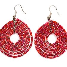 Zabawne kolczyki spirale z czerwonych koralików