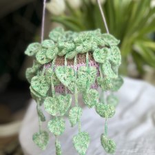 Szydełkowy kwiat wiszący – Zielony akcent w stylu BOHO