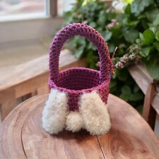 Uroczy koszyczek dla dzieci z uszkami różowy