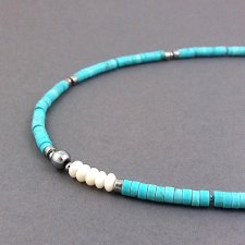 Naszyjnik z białym koralem