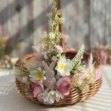 Koszyczek wielkanocny z zajączkami, koszyk wiklinowy na święcone