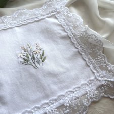 Serwetka haftowana do koszyczka wielkanocnego