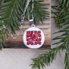 Medalion z haftem słowiańskim