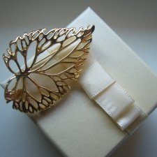 PIĘKNA AŻUROWA BROSZKA ZAWIESZKA LIŚĆ