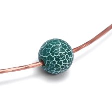 Kolia z miedzi z kulką trawionego agatu