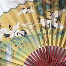 Wachlarz ręcznie malowany sygnowany - taniec żurawi  dekoracyjny - do zawieszenia na ścianę