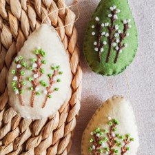 Pisanki haftowane -zawieszki wielkanocne komplet