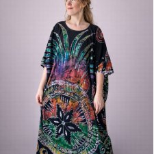 Unikatowa kolorowa sukienka bawełniana, batikowa z biżuterią
