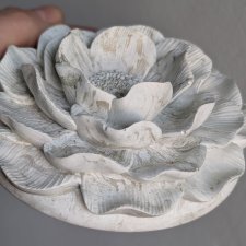 Świeca sojowa o zapachu Black Opium w pojemniku z gipsu polimerowego