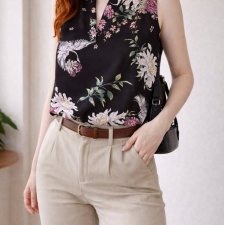 Czarna bluzka na lato 100 wiskoza w kwiaty i żurawie.