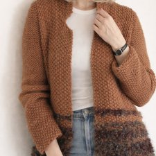 kardigan Mika w karmelowym kolorze
