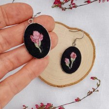 Kolczyki haftowane Magnolie nocą