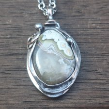 Delikatny agat - wisiorek