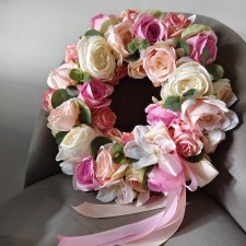 Wianek pastelowy z róż