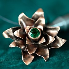 Wisior Szmaragdowy Rozkwit