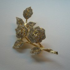 BROSZKA RÓŻE BUKIET RÓŻ