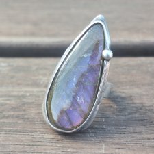 W fiolecie - pierścionek regulowany