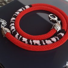 Naszyjnik czerwony w zwierzece wzory