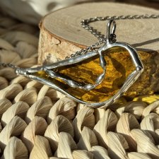 Wisiorek  na łańcuszku ptak z żółtego szkła Witraż