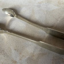 Srebrzone szczypce do cukru w kostkach sygnowane duże